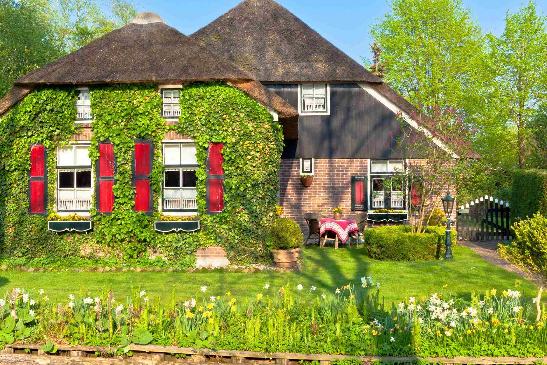 traditional-dutch-house-2024-12-16-04-57-16-utc_11zon.jpg